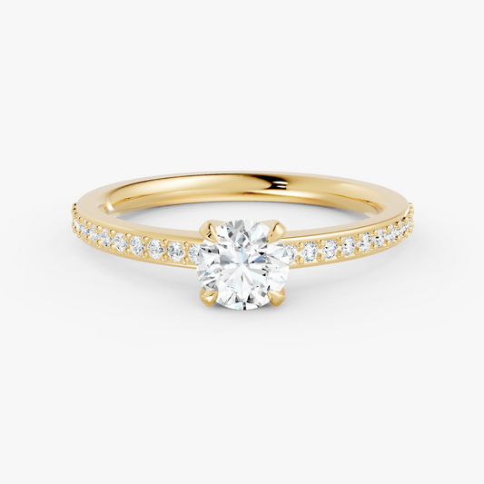 Amélie pavé forlovelsesring med rund diamant i gult gull, liggende sett forfra
