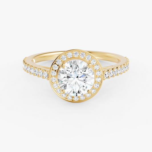 Coralie halo forlovelsesring med rund diamant og pavé i gult gull, liggende sett forfra