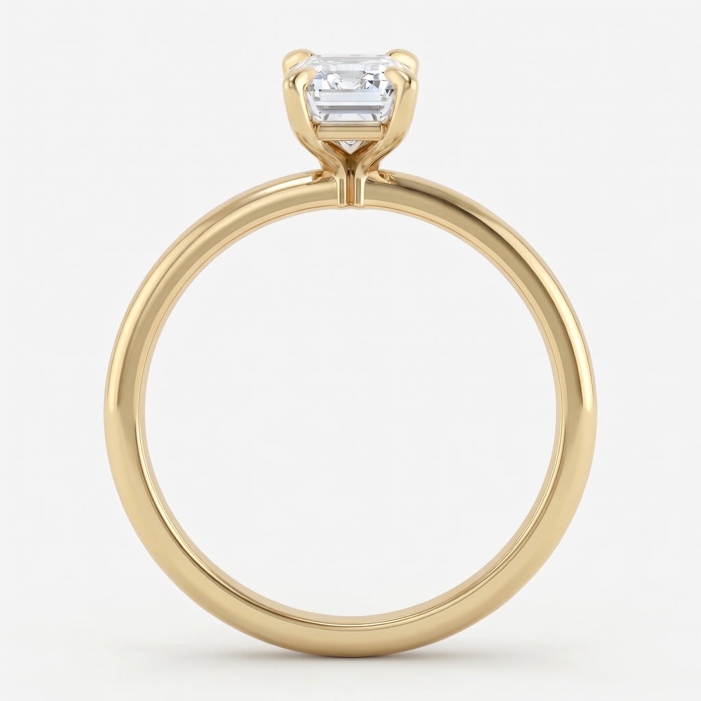 Elara solitaire forlovelsesring med emerald cut diamant i gult gull