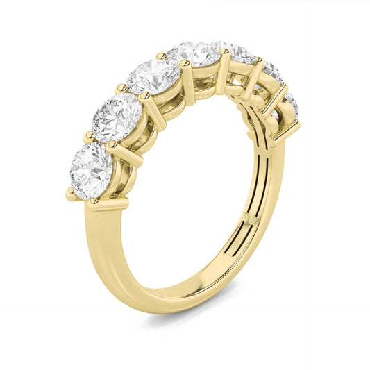 Juliette syvstens alliansering med rund diamant i gult gull, sett på skrå
