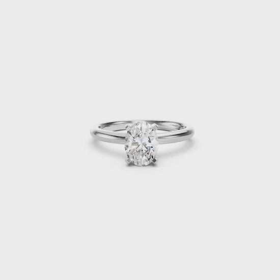 Aurora solitaire forlovelsesring med oval diamant i hvitt gull